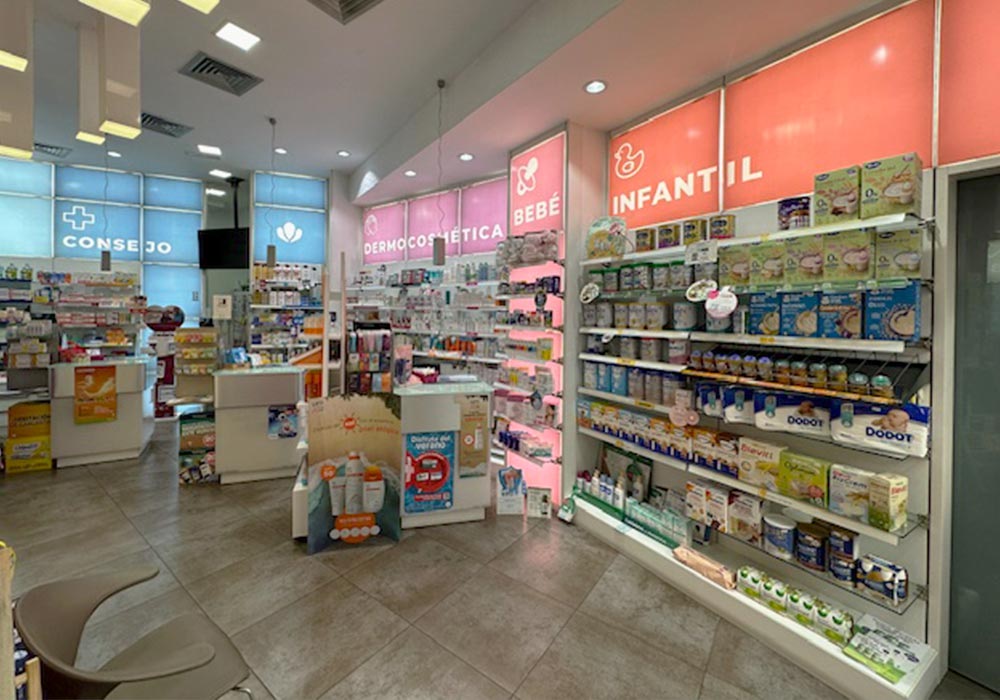IMAGEN DEL INTERIOR DE LA FARMACIA SANTA ROSA EN ALCOY